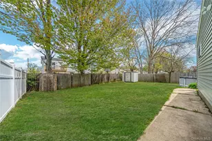 206 Prospect Pl, Bay Shore, NY 11706 - Photo 4