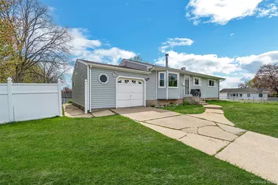 206 Prospect Place, Bay Shore, NY 11706 - Photo 2