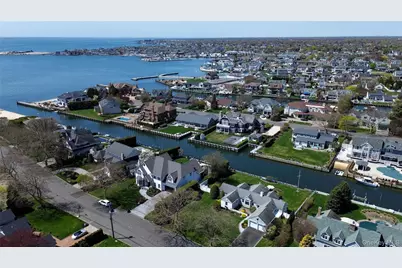 48 Davison Lane E, West Islip, NY 11795 - Photo 32