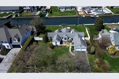 48 Davison Lane E, West Islip, NY 11795 - Photo 2