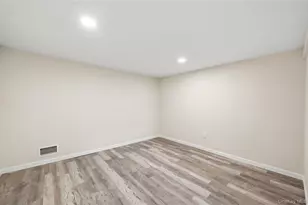 110 Heyward St, Brentwood, NY 11717 - Photo 24