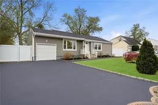 110 Heyward St, Brentwood, NY 11717 - Photo 2