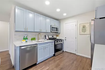 110 Heyward Street, Brentwood, NY 11717 - Photo 12
