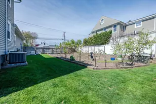 35 Healy Ave, Inwood, NY 11096 - Photo 20