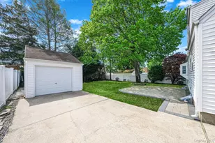 26 Bogart St, Huntington Station, NY 11746 - Photo 4