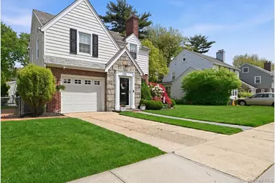 52 Wisteria Avenue, Mineola, NY 11501 - Photo 2