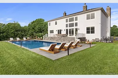 490 Montauk Highway, Southampton, NY 11968 - Photo 2
