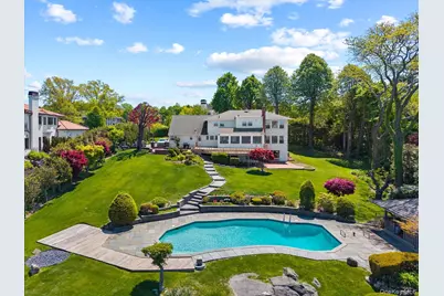 24 Cricket Lane, Great Neck, NY 11024 - Photo 2