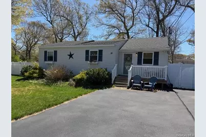 10 Hollingsworth Place, Centereach, NY 11720 - Photo 2