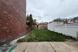 70-39 57th Dr, Maspeth, NY 11378 - Photo 22