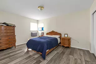 220 Crown Ave, Floral Park, NY 11001 - Photo 18