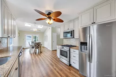 31 Indiana Street, Hicksville, NY 11801 - Photo 4