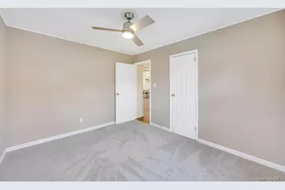 31 Indiana Street, Hicksville, NY 11801 - Photo 14