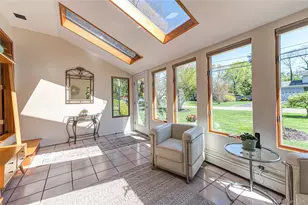 23 Clearbrook Dr, Smithtown, NY 11787 - Photo 2