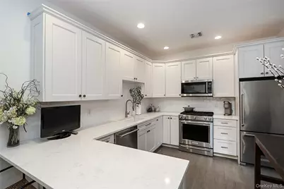 701 Balfour Place, Melville, NY 11747 - Photo 10