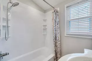 7 Swan Ln, Levittown, NY 11756 - Photo 16