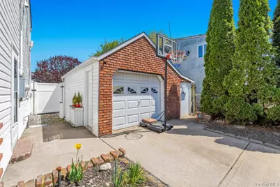7 Swan Lane, Levittown, NY 11756 - Photo 18