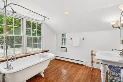 910 New Suffolk Avenue, Mattituck, NY 11952 - Photo 16