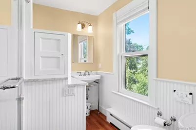 910 New Suffolk Avenue, Mattituck, NY 11952 - Photo 14