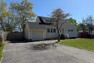 60 Meadowbrook Dr, Brentwood, NY 11717 - Photo 2