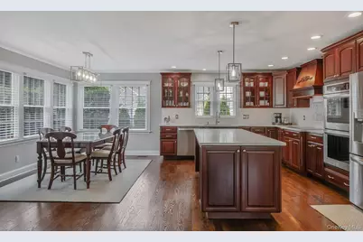512 Heathcliff Drive, Seaford, NY 11783 - Photo 12