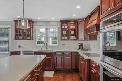 512 Heathcliff Drive, Seaford, NY 11783 - Photo 10
