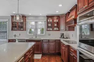 512 Heathcliff Dr, Seaford, NY 11783 - Photo 10