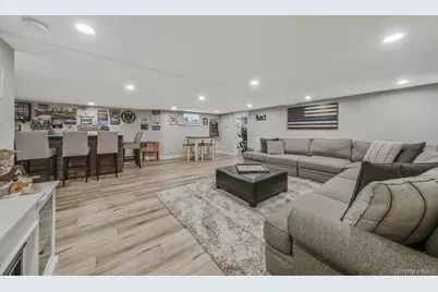 512 Heathcliff Drive, Seaford, NY 11783 - Photo 34