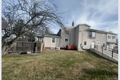 70 Massachusetts Avenue, Bay Shore, NY 11706 - Photo 12