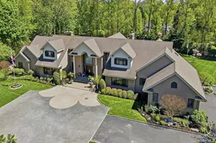 10 Fox Meadow Ln, Lloyd Harbor, NY 11743 - Photo 2