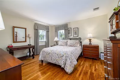 12 May Court, Rockville Centre, NY 11570 - Photo 16