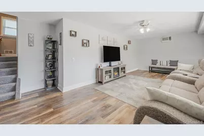 477 N Indiana Avenue, Lindenhurst, NY 11757 - Photo 6