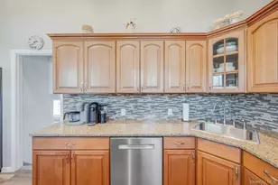 477 N Indiana Ave, Lindenhurst, NY 11757 - Photo 8