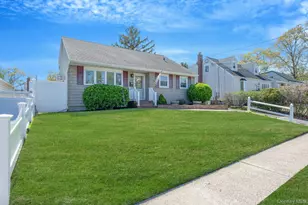477 N Indiana Ave, Lindenhurst, NY 11757 - Photo 2