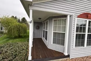 4 Delray Cir, Poughkeepsie, NY 12603 - Photo 2