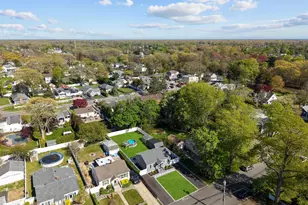 9 Brook Pl, East Islip, NY 11730 - Photo 28