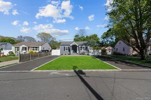9 Brook Pl, East Islip, NY 11730 - Photo 2