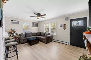 9 Brook Pl, East Islip, NY 11730 - Photo 4