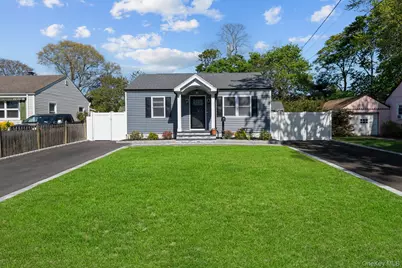 9 Brook Place, East Islip, NY 11730 - Photo 1