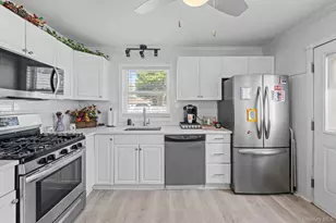 9 Brook Pl, East Islip, NY 11730 - Photo 8