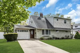 159 Kingfisher Rd, Levittown, NY 11756 - Photo 2