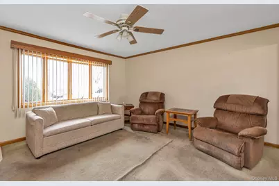 57 Cedar Street, Hicksville, NY 11801 - Photo 4