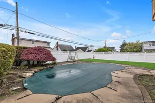 57 Cedar St, Hicksville, NY 11801 - Photo 20