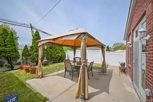 171-20 Gladwin Ave, Fresh Meadows, NY 11365 - Photo 18