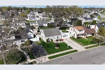 13 Peachtree Lane, Levittown, NY 11756 - Photo 4