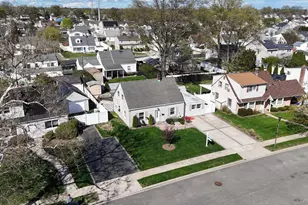 13 Peachtree Ln, Levittown, NY 11756 - Photo 4