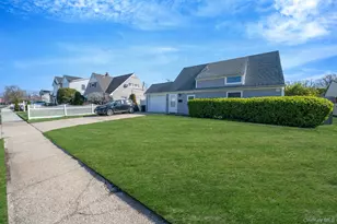 45 Cobalt Ln, Westbury, NY 11590 - Photo 2