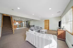 45 Cobalt Ln, Westbury, NY 11590 - Photo 8