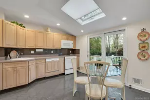 22 Abbey Dr, Commack, NY 11725 - Photo 14