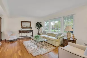 22 Abbey Dr, Commack, NY 11725 - Photo 10